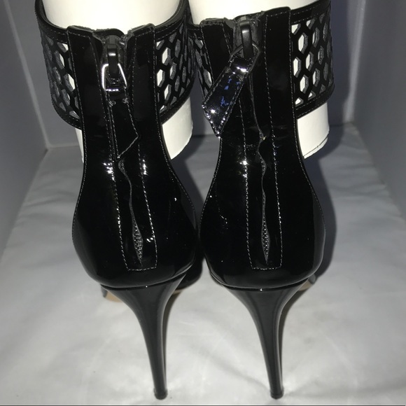 Casadei shoes size 9 with extra heel tips. - Picture 3 of 5